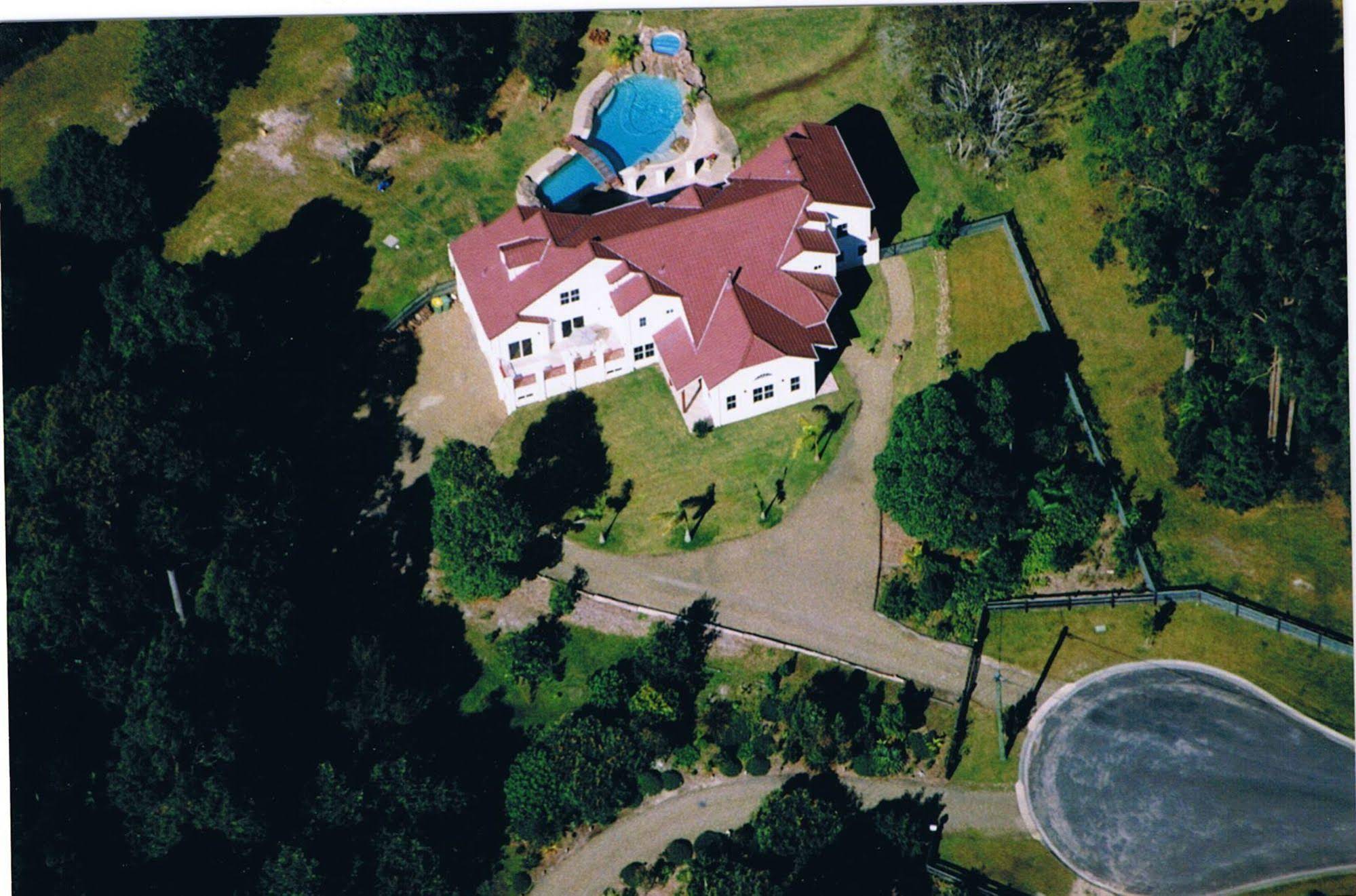 Kingfishers Manor