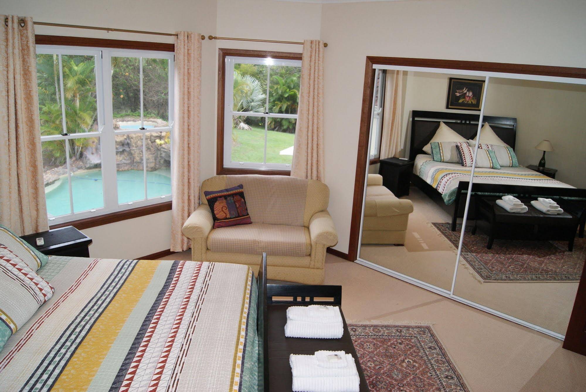 Kingfishers Manor