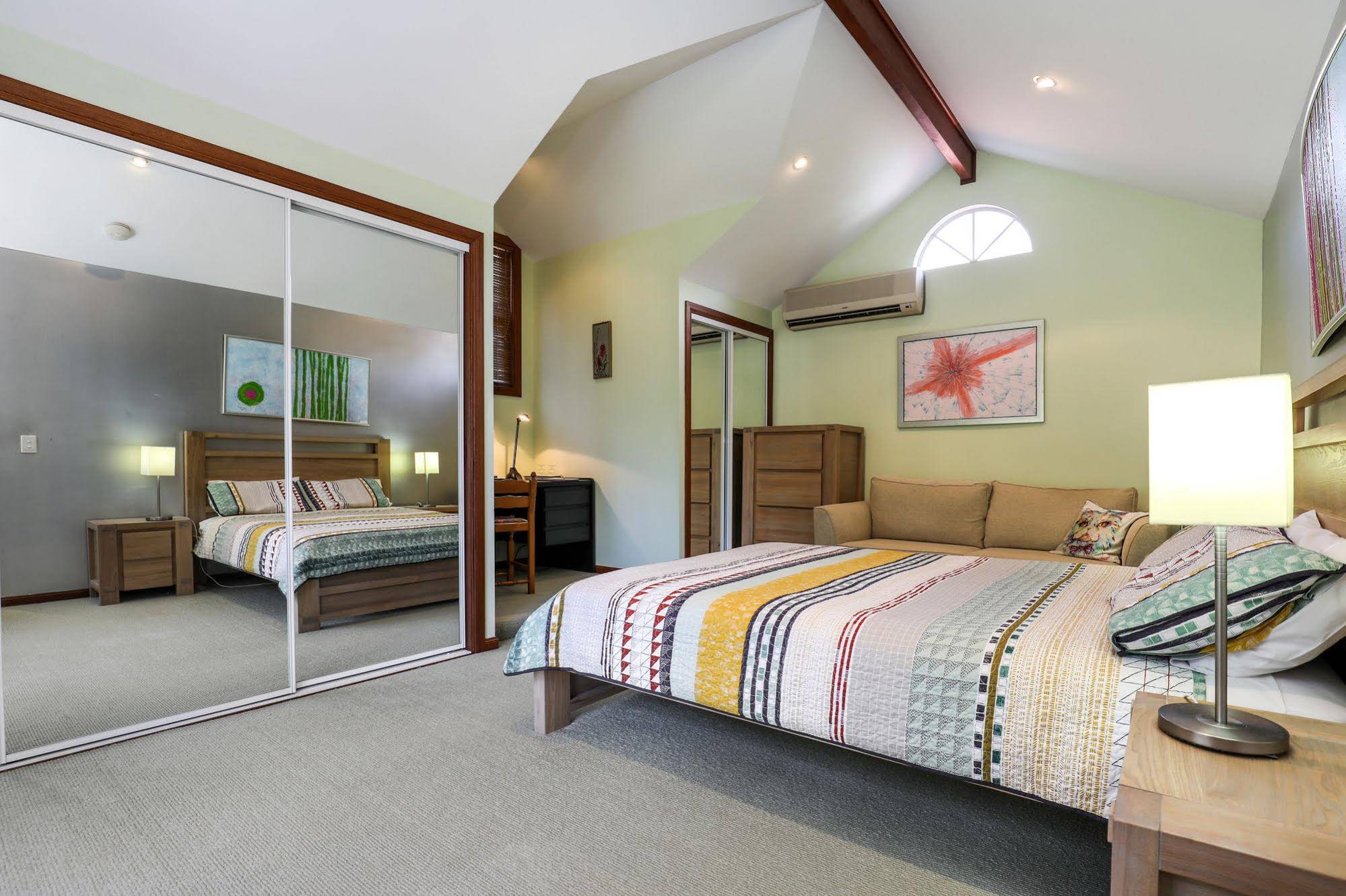 Kingfishers Manor