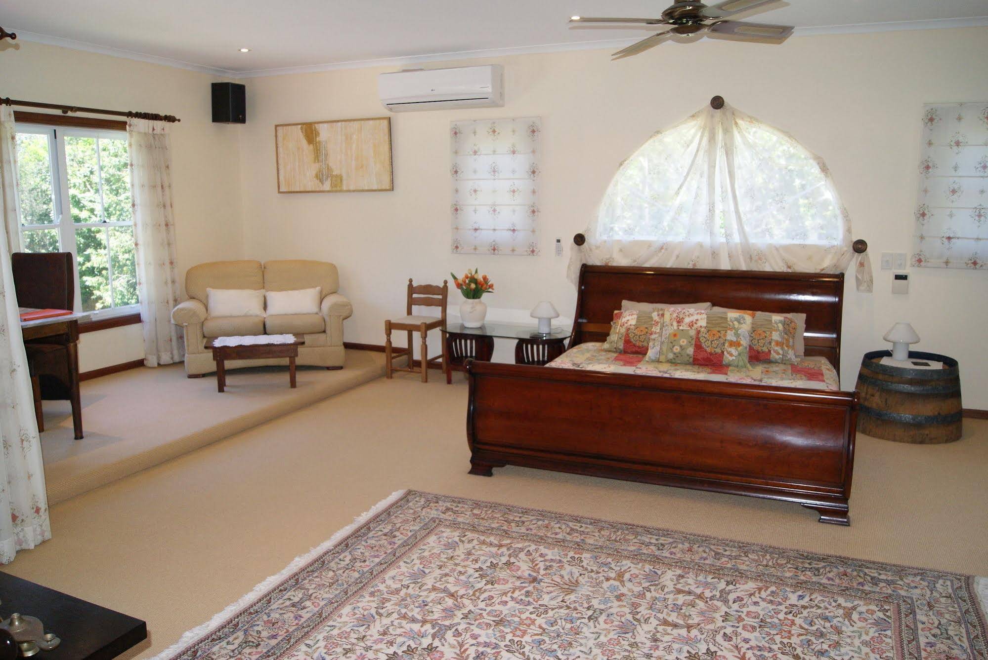 Kingfishers Manor