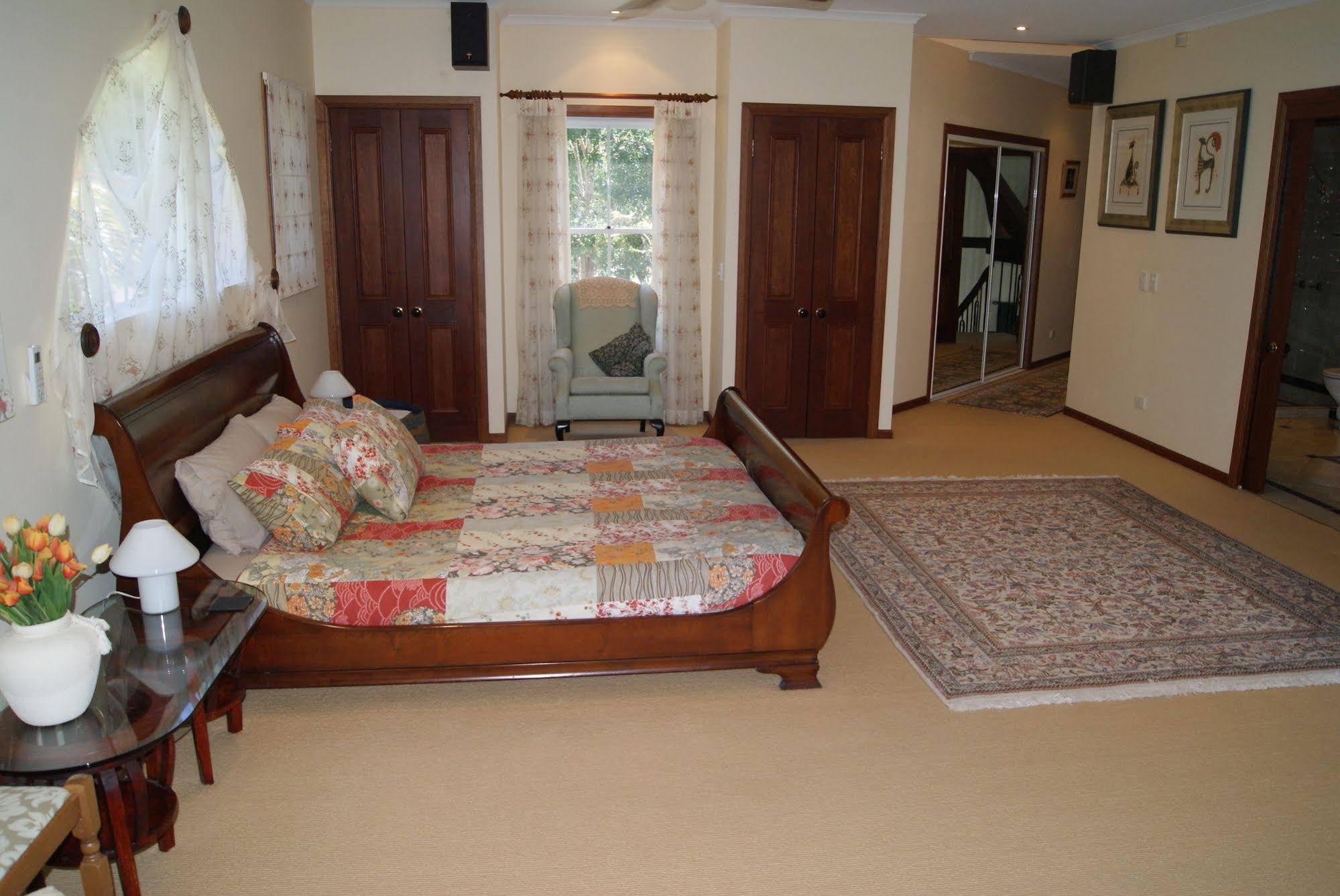 Kingfishers Manor