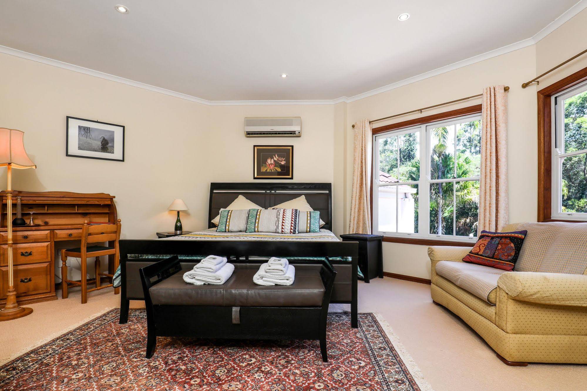 Kingfishers Manor