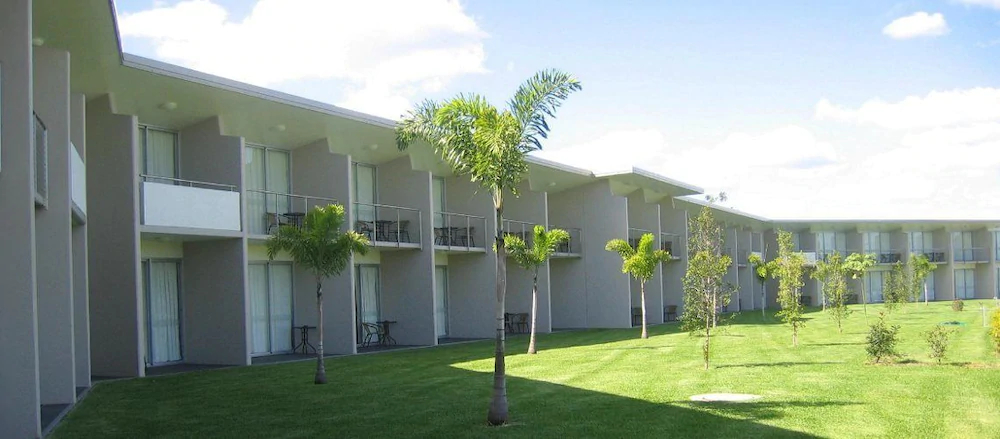 Country Roads Motor Inn