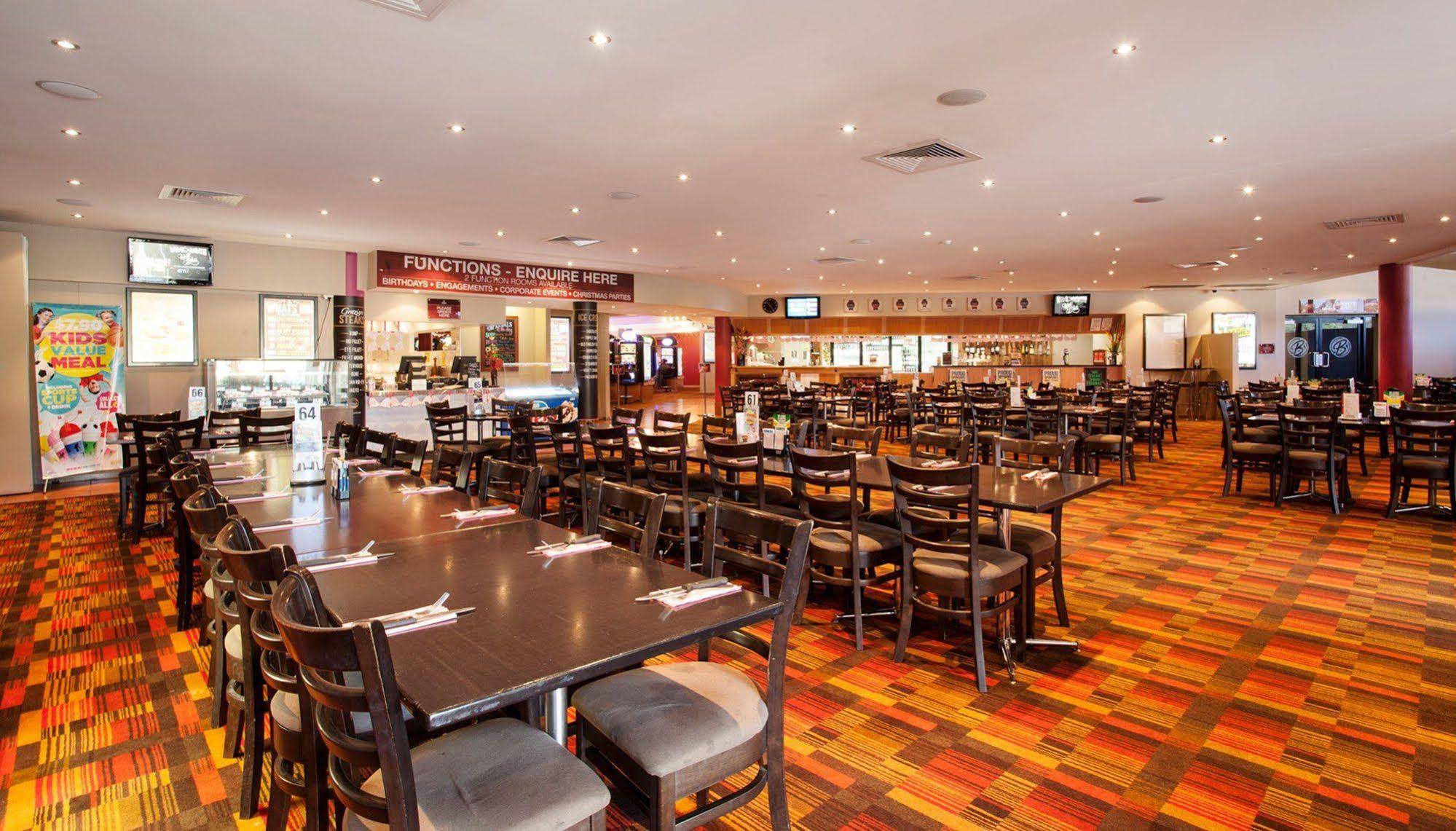 Nightcap at Balaclava Hotel