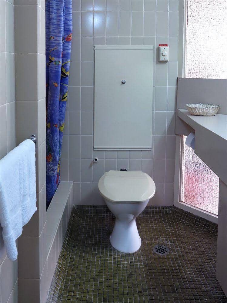 Nightcap at Balaclava Hotel