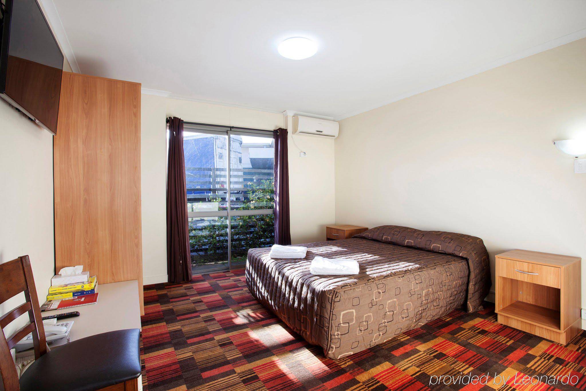 Nightcap at Balaclava Hotel