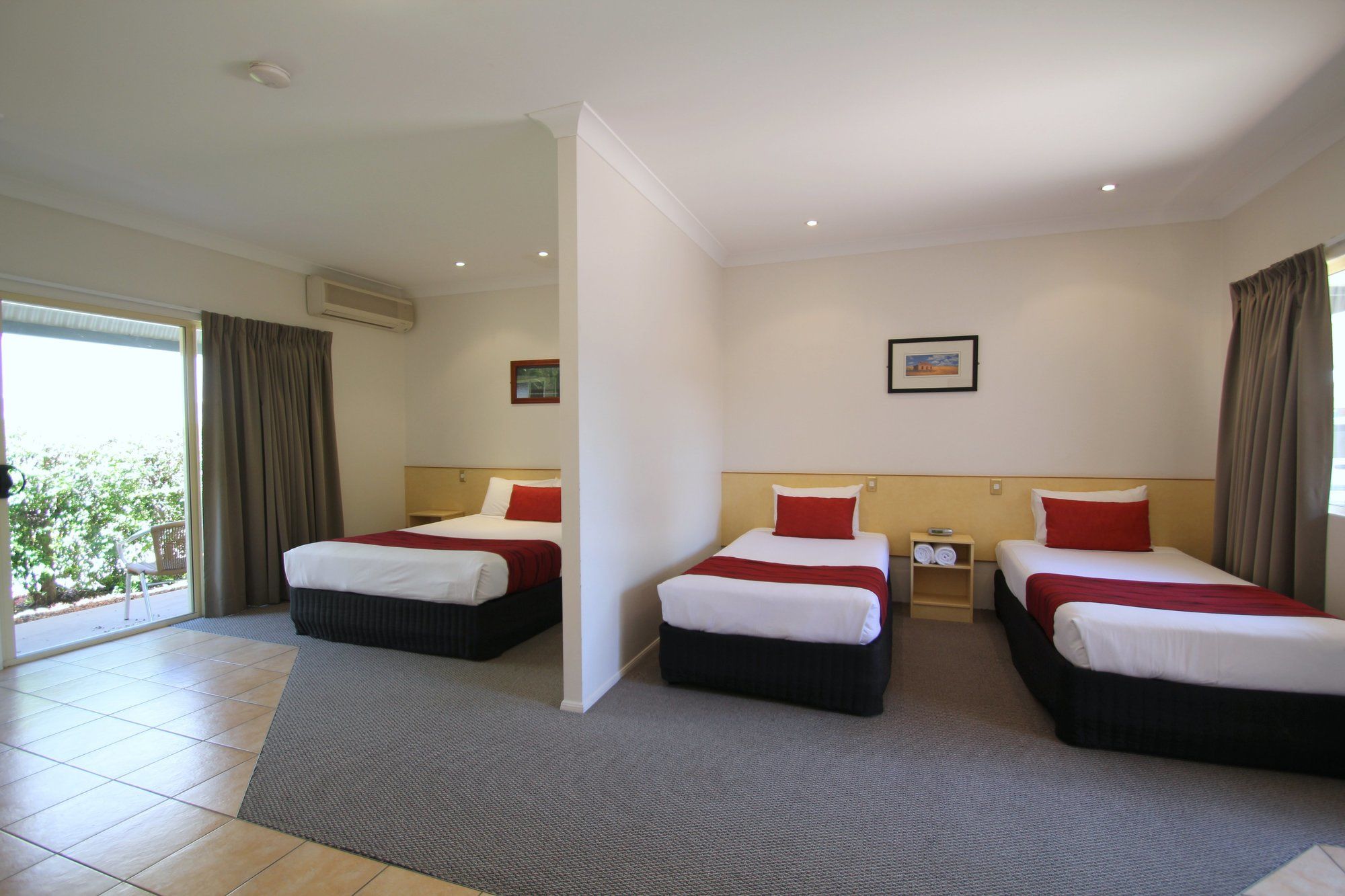 Midlander Motor Inn