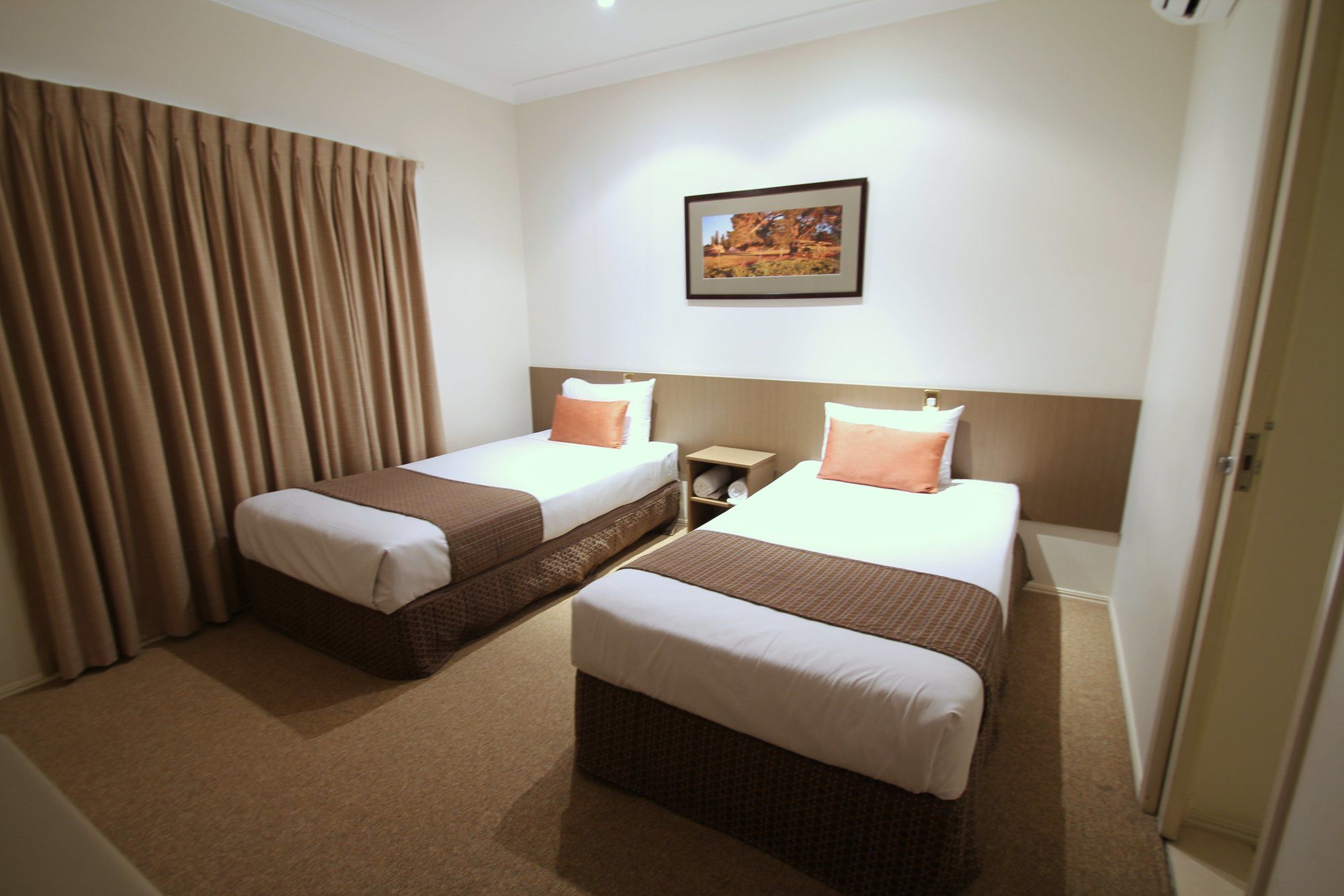 Midlander Motor Inn