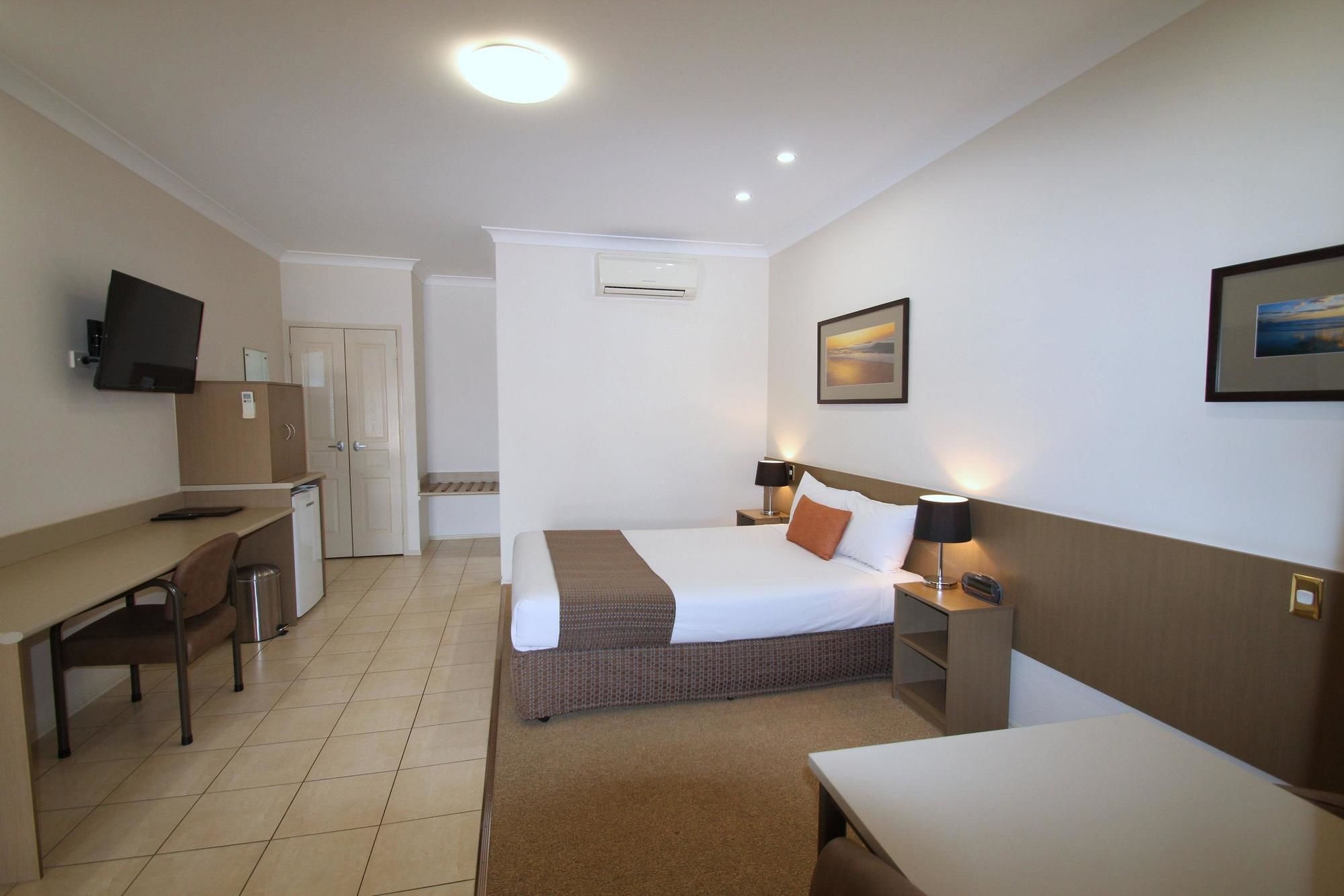 Midlander Motor Inn