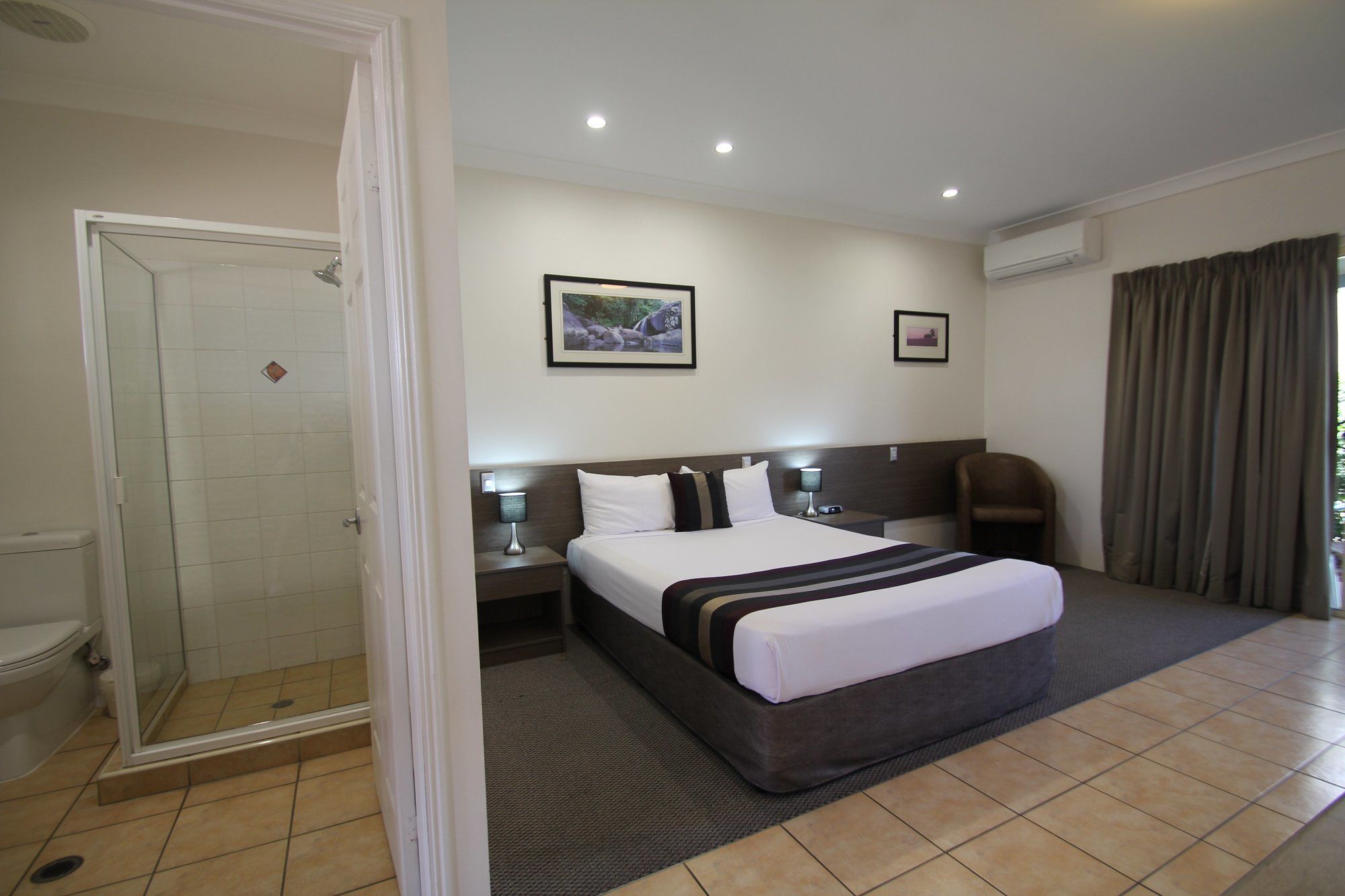 Midlander Motor Inn