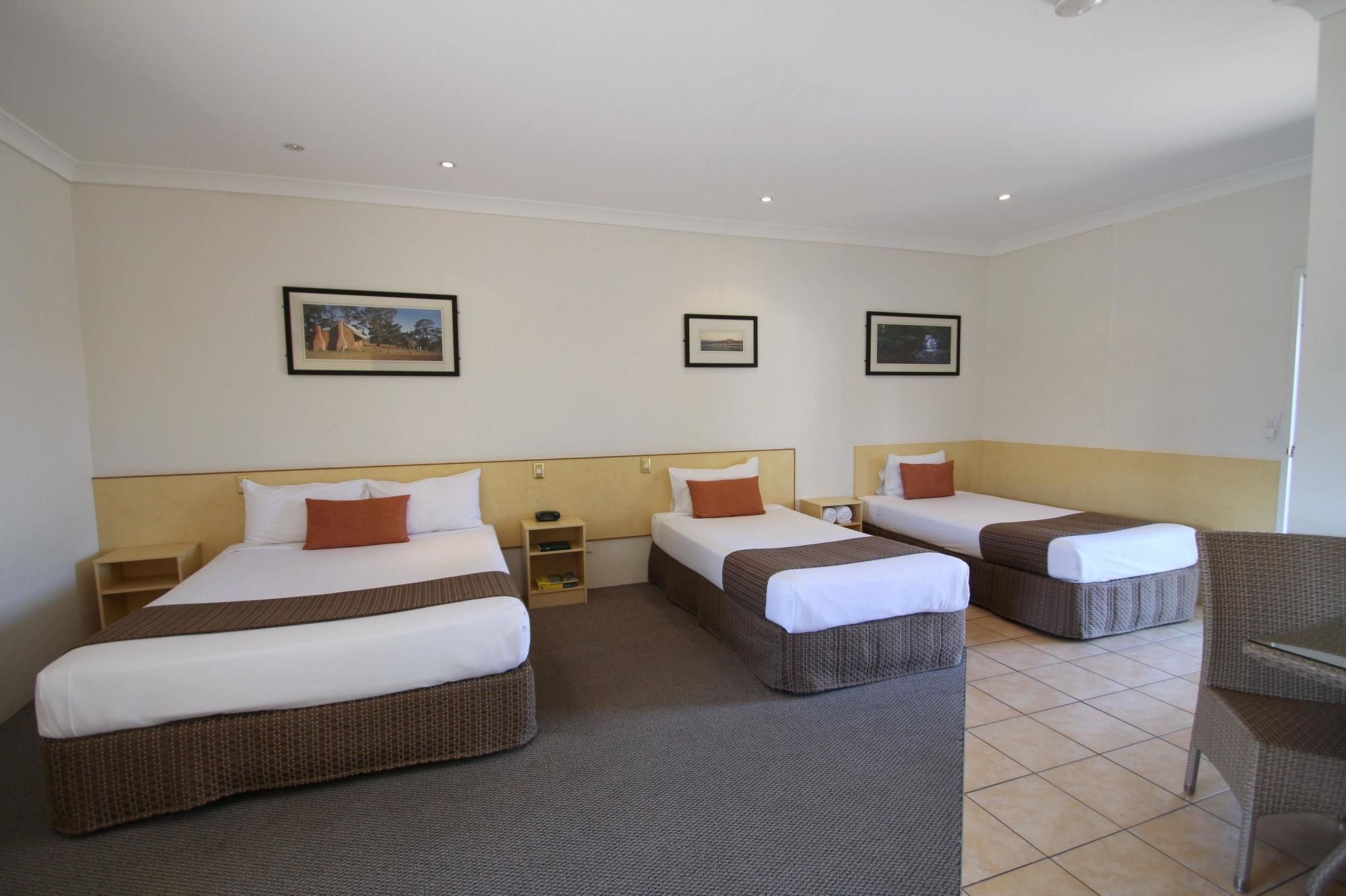 Midlander Motor Inn