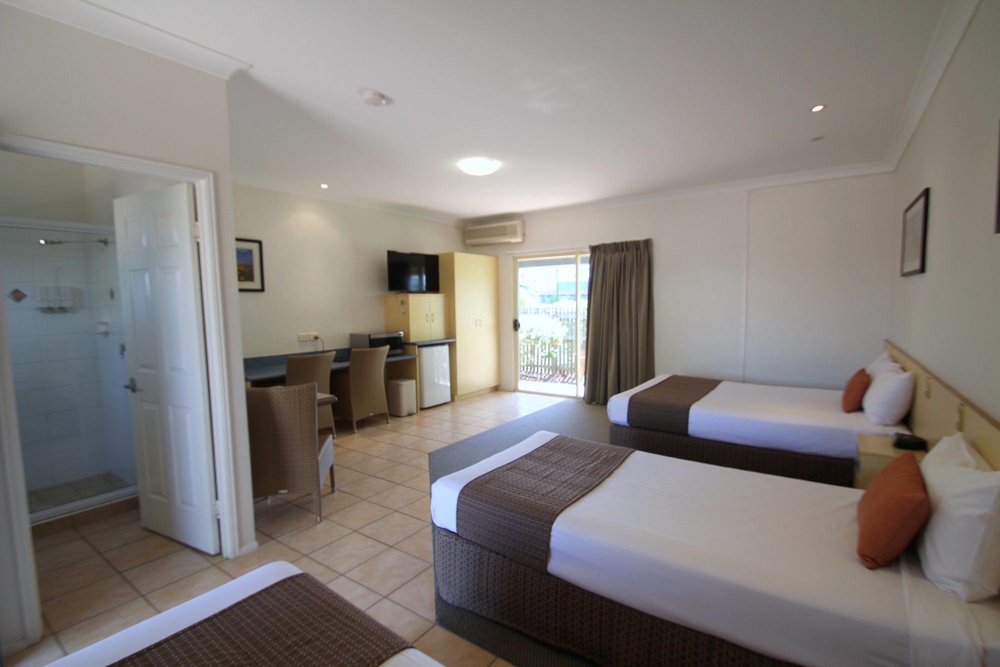 Midlander Motor Inn