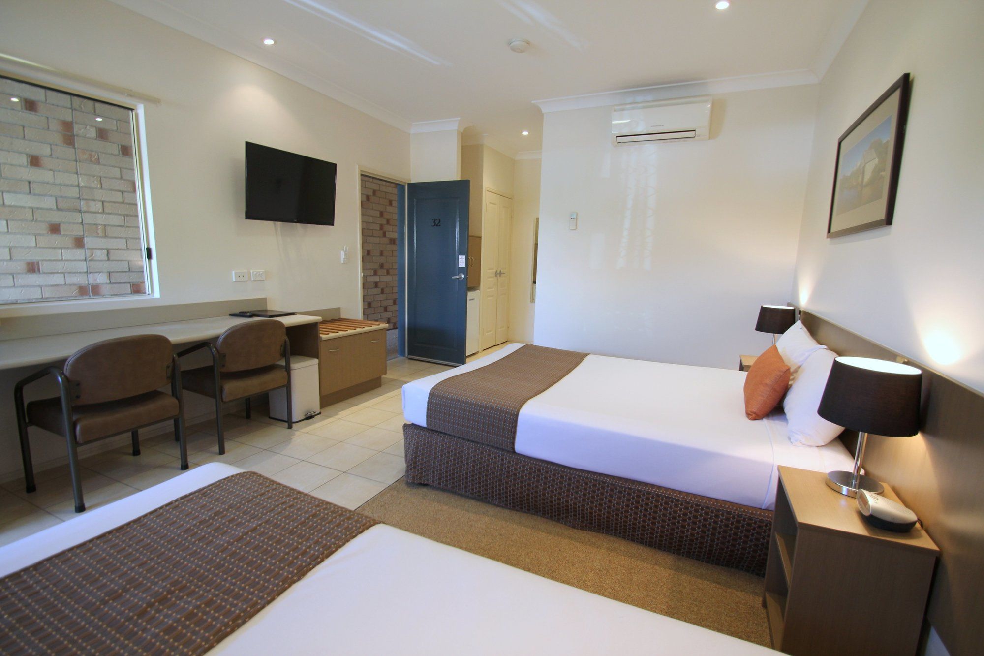 Midlander Motor Inn