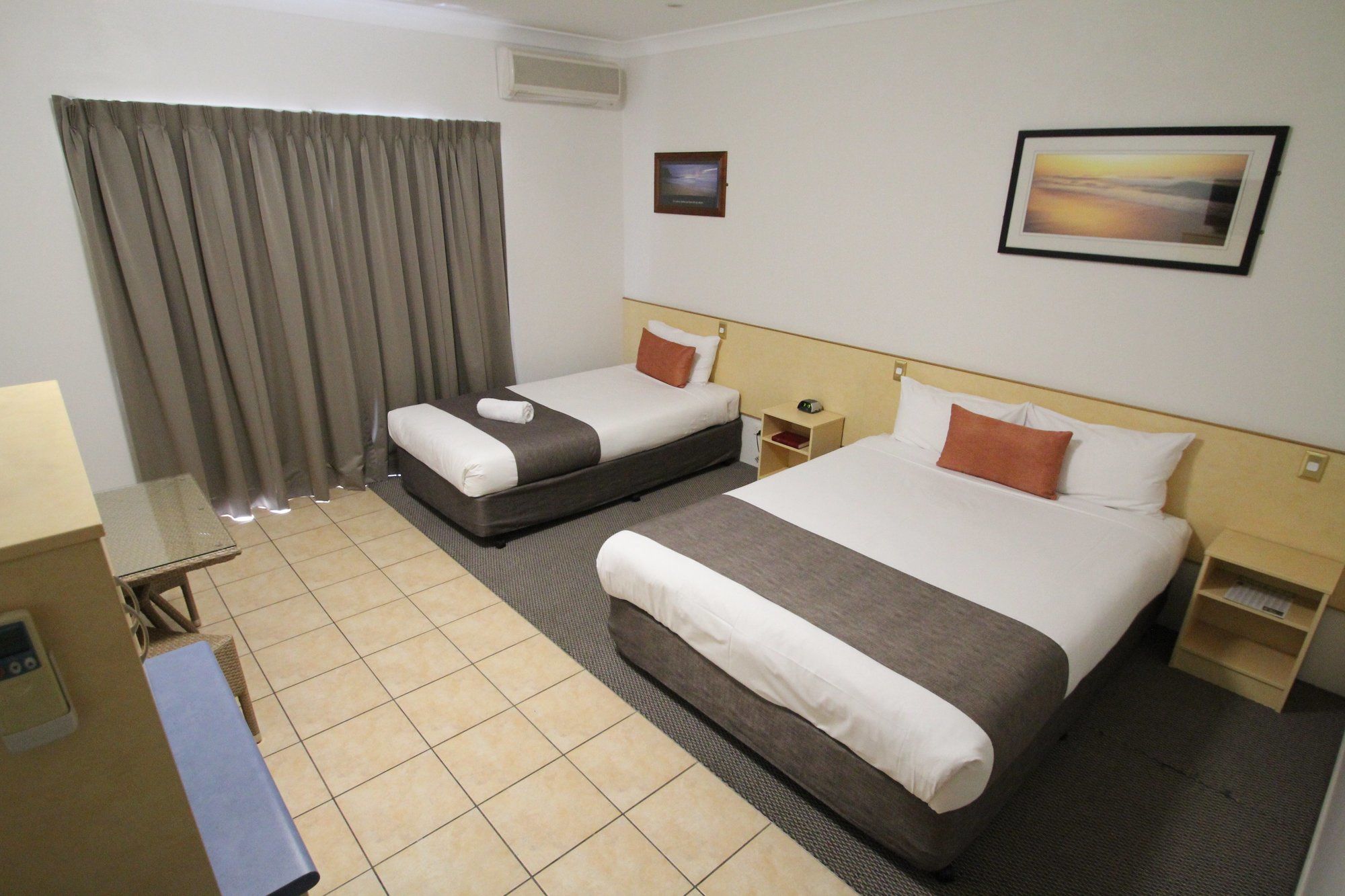 Midlander Motor Inn