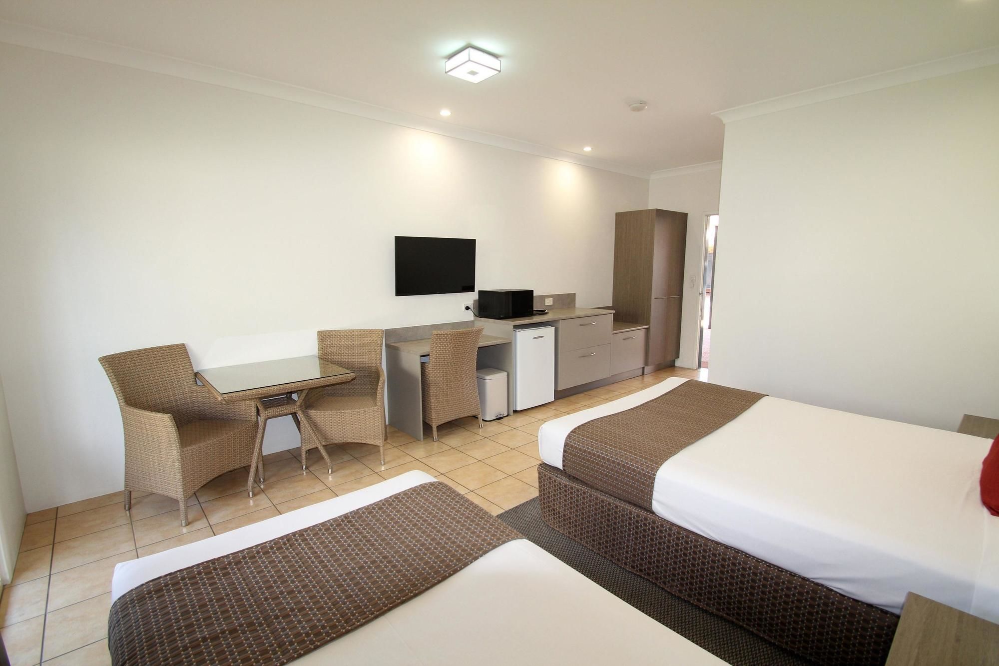 Midlander Motor Inn