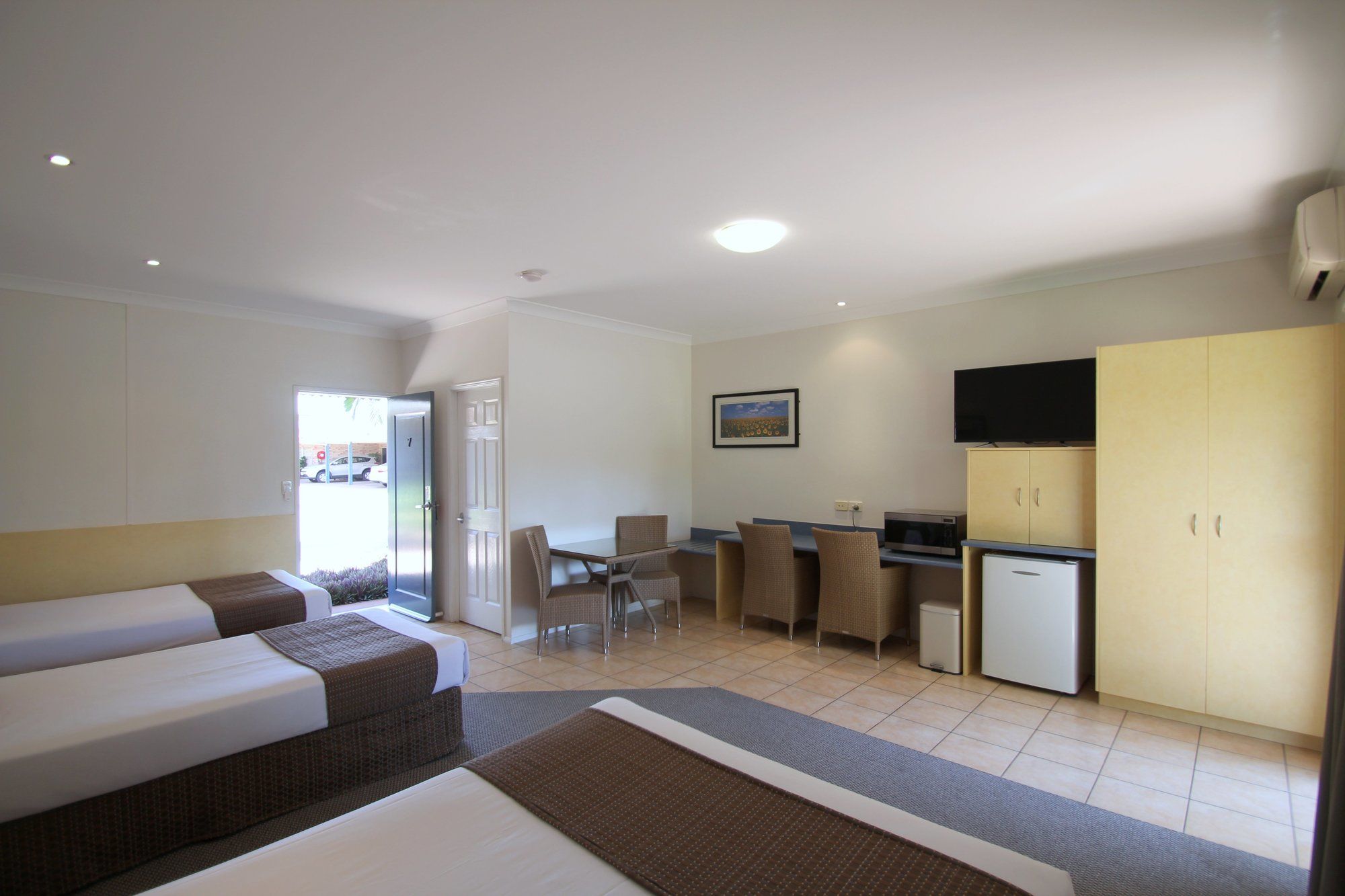 Midlander Motor Inn