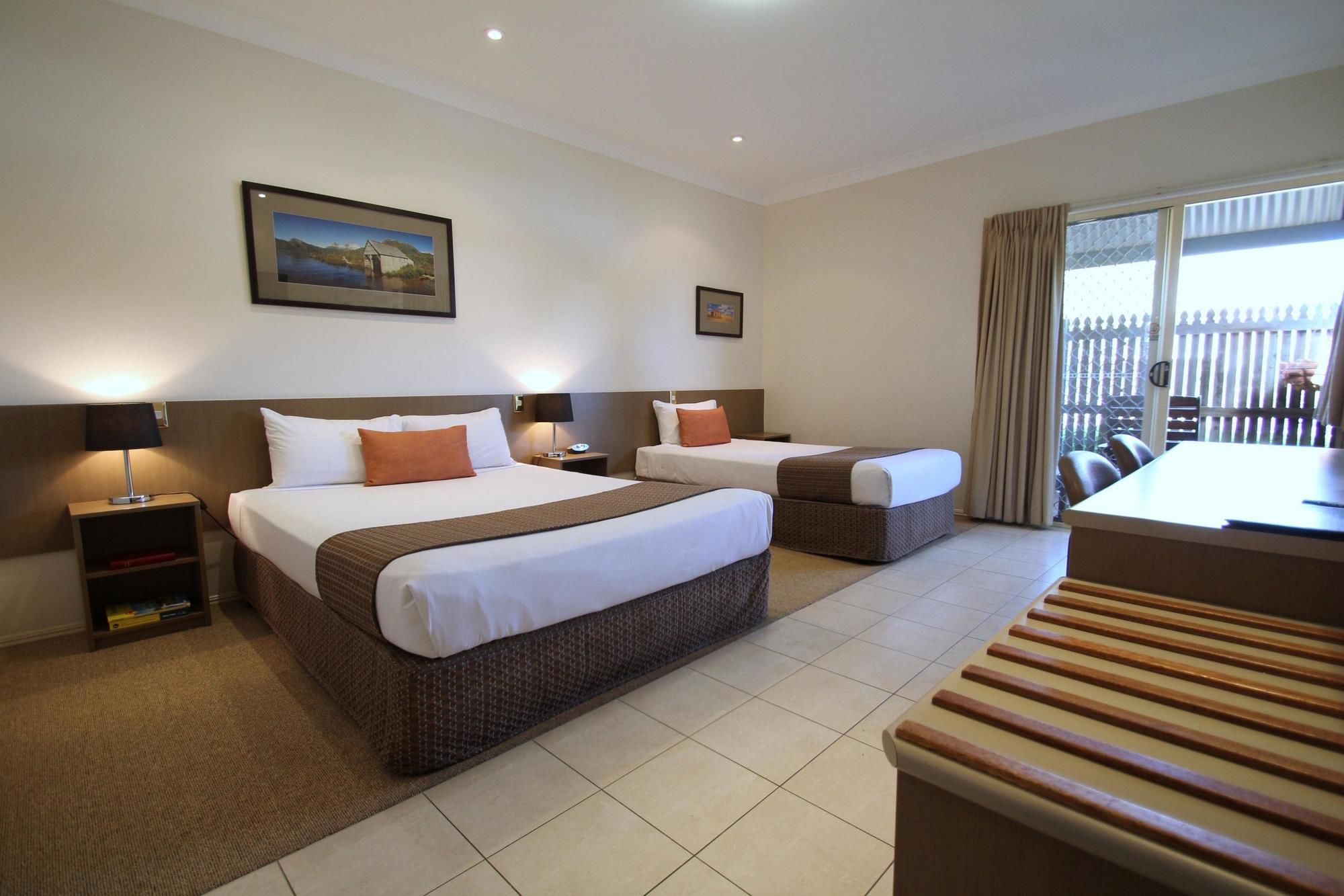 Midlander Motor Inn