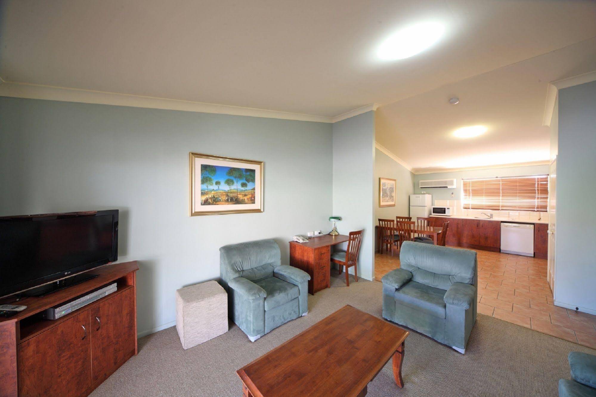 Emerald Explorers Inn