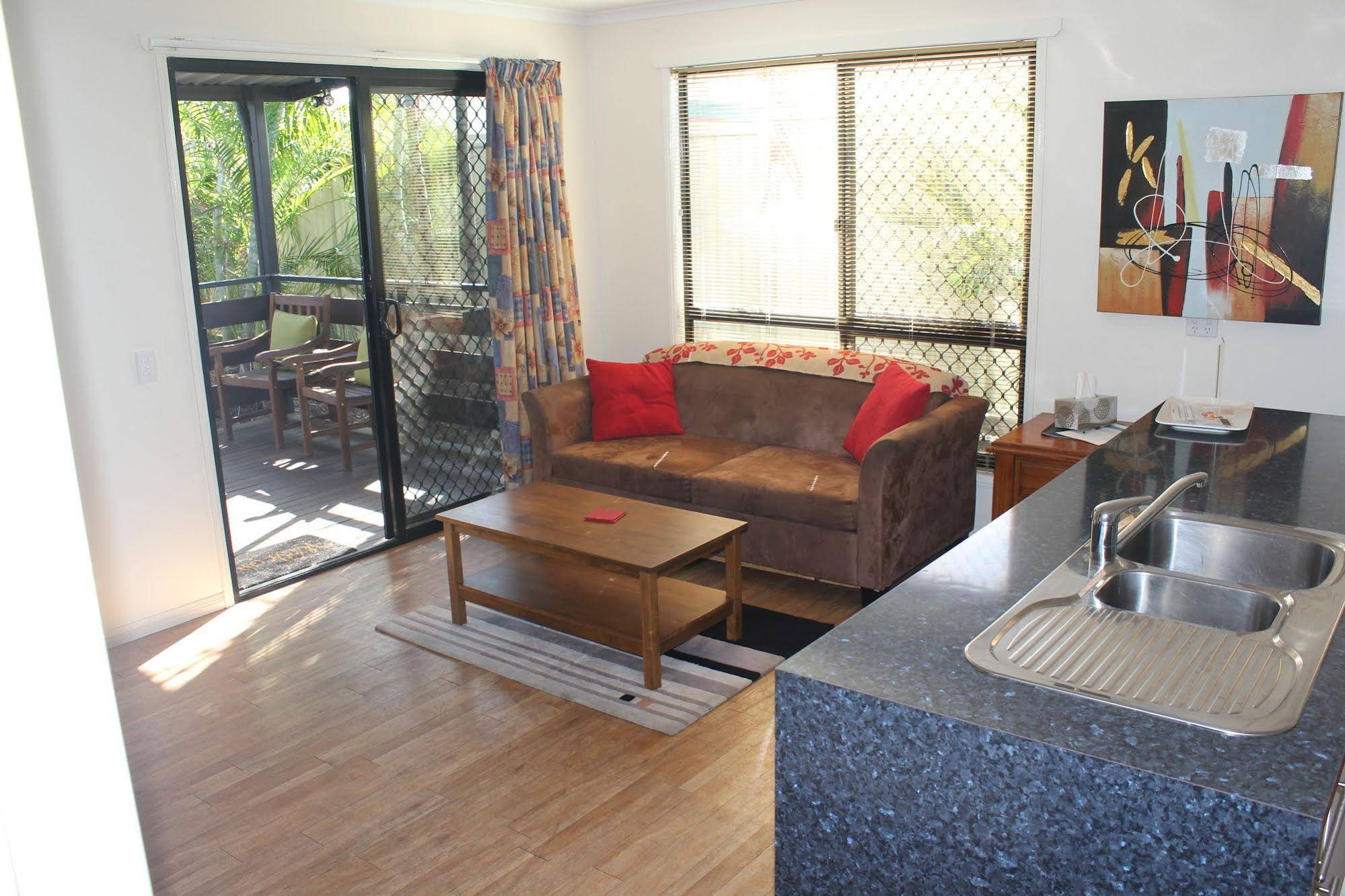 Emerald Motel Apartments