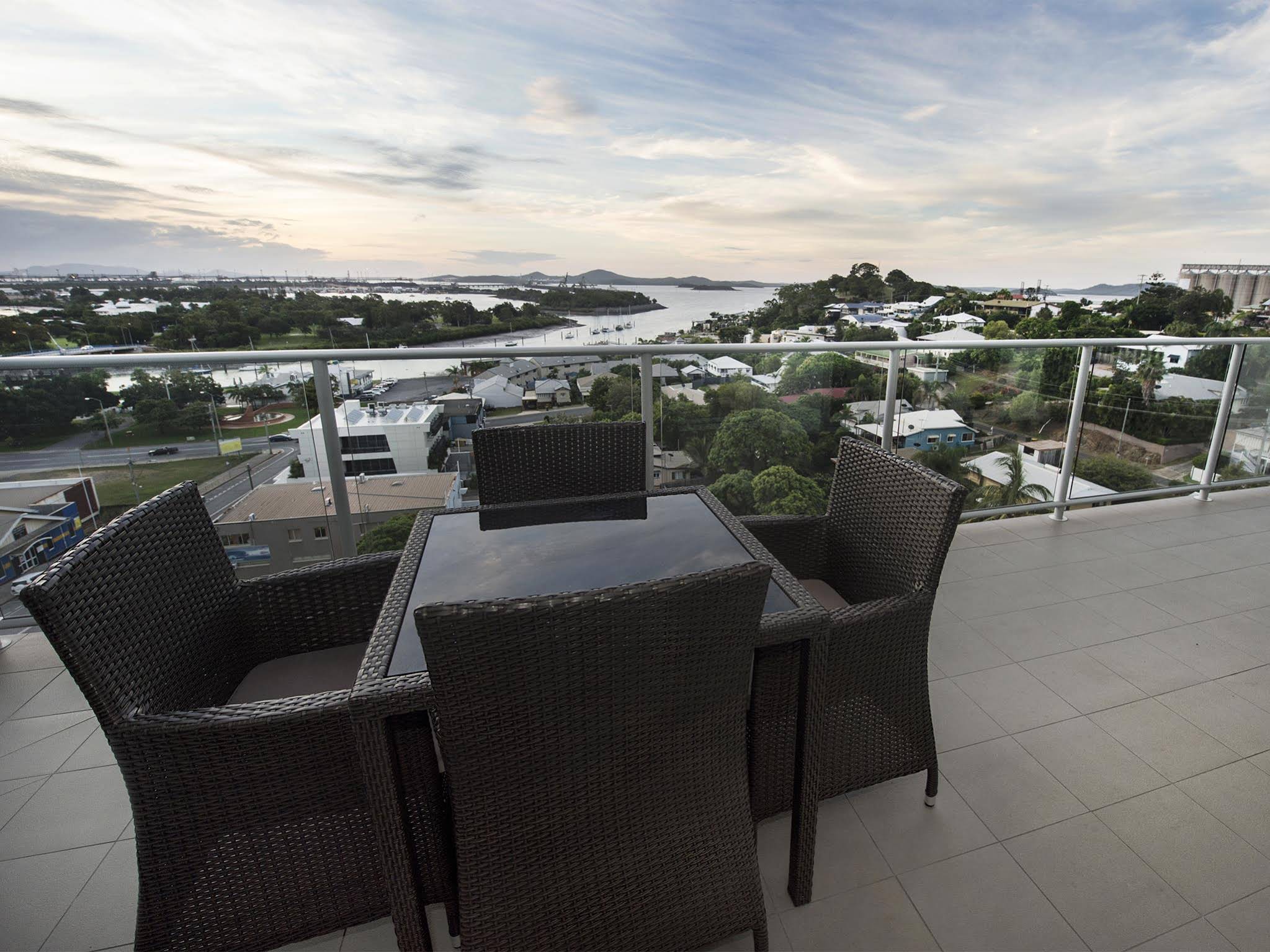 Curtis Central Apartments Hotel