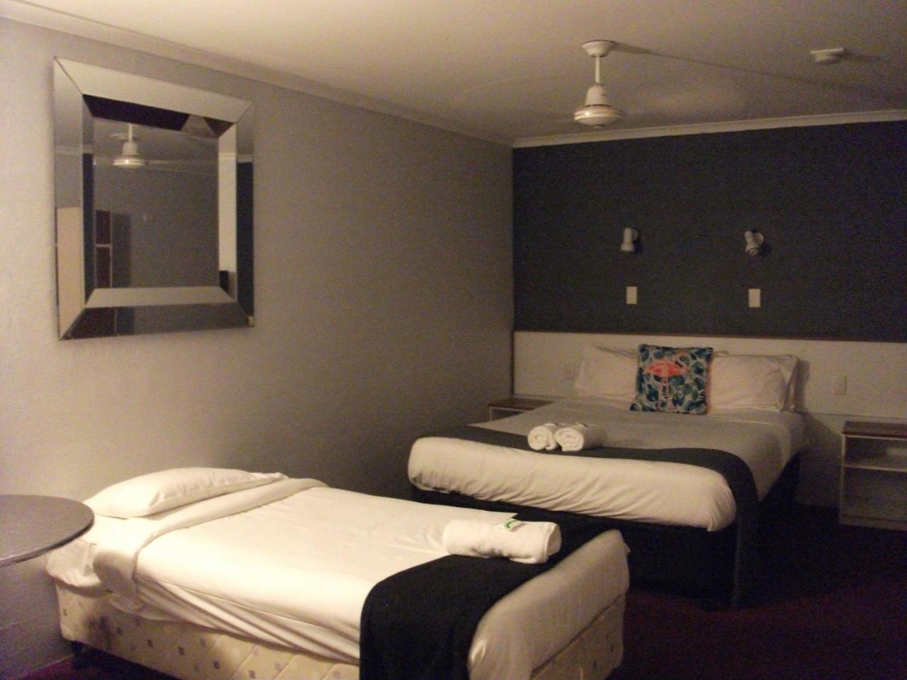 Beerwah Glasshouse Mountains Motel
