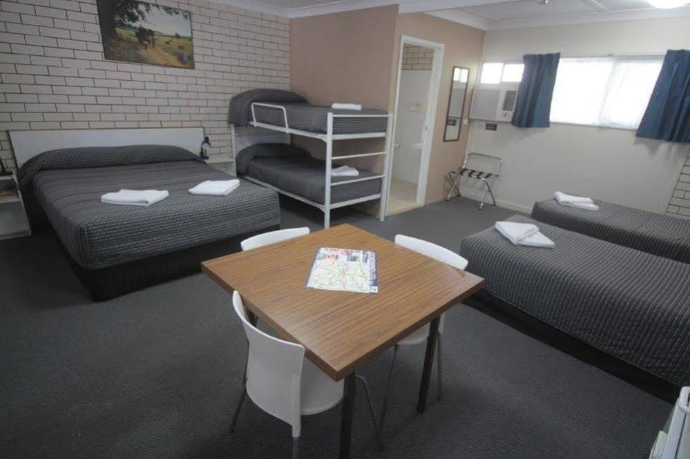 Binalong Motel