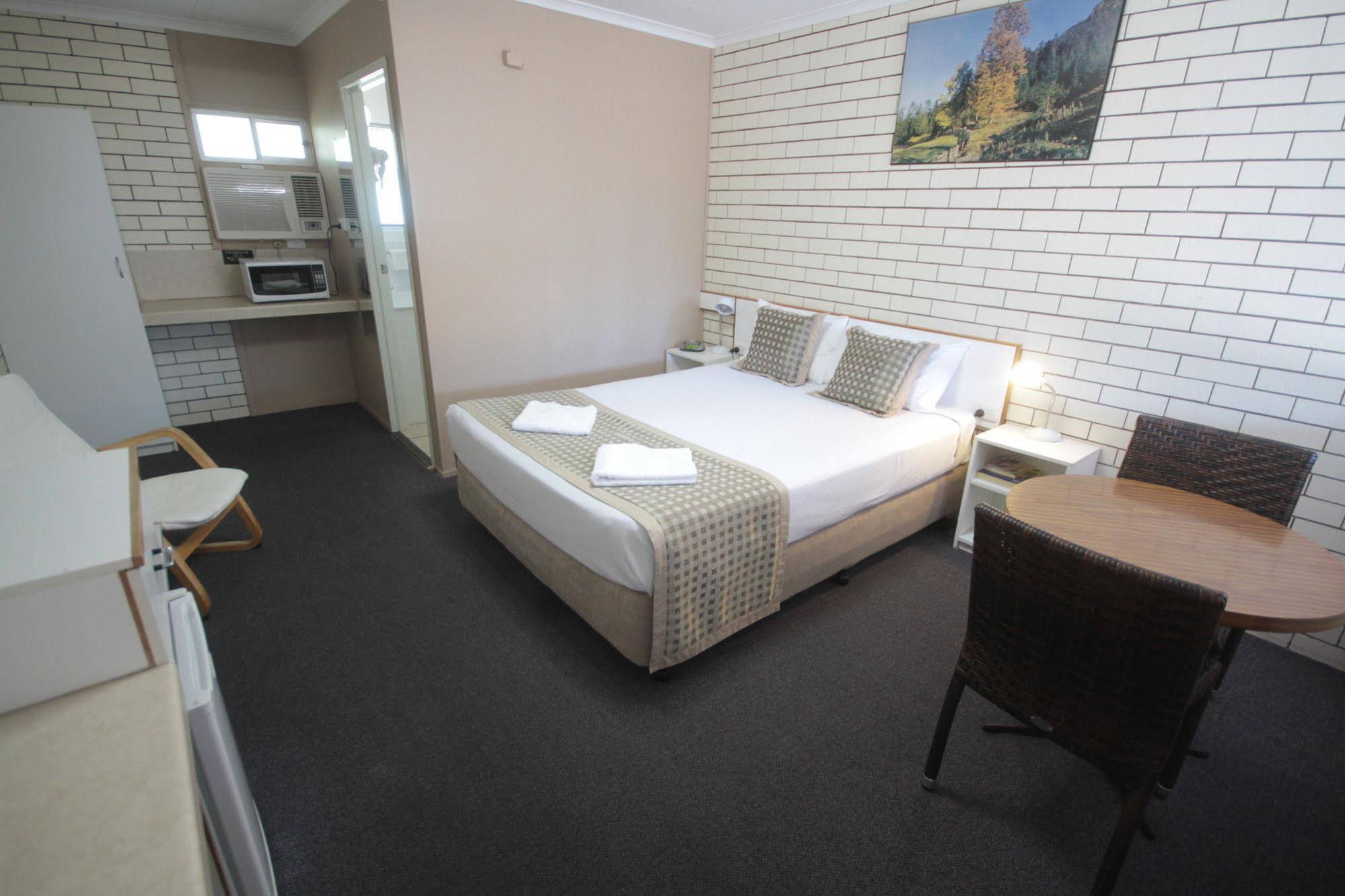 Binalong Motel
