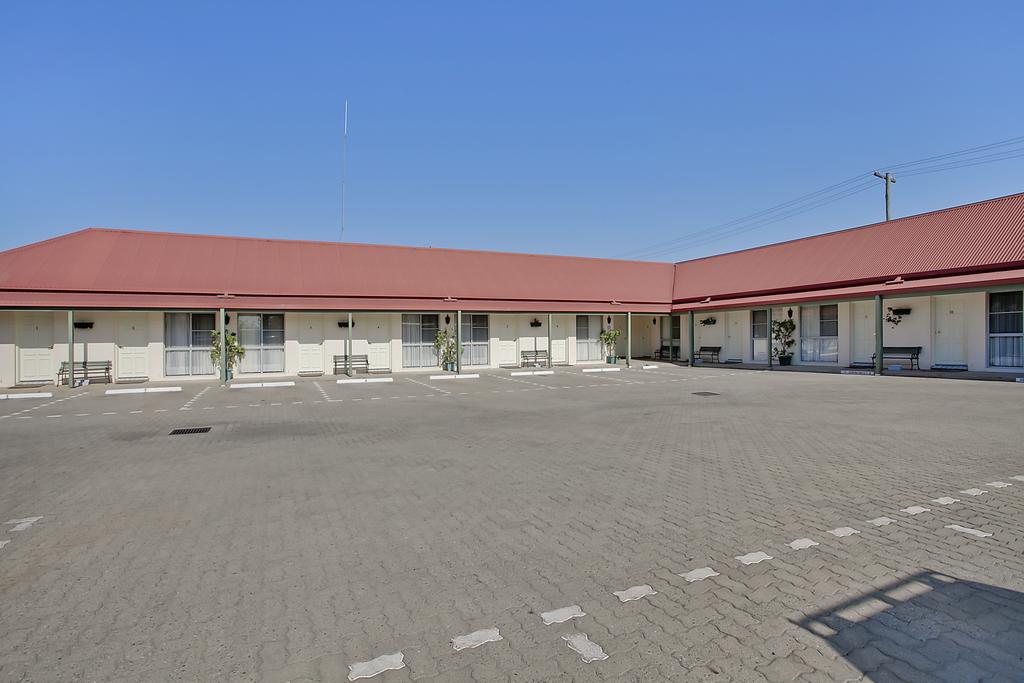 Pioneer Motel