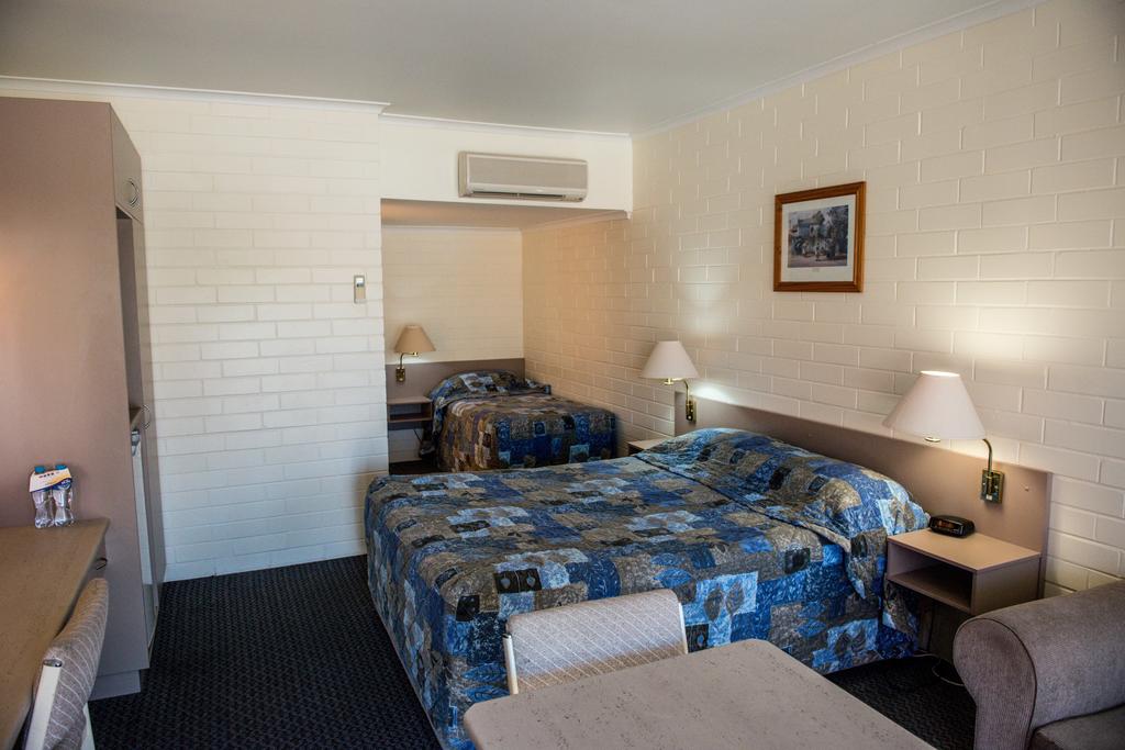Pioneer Motel