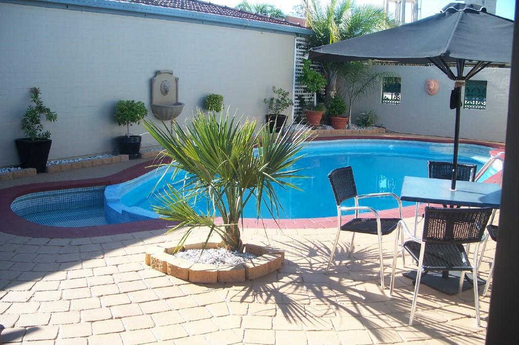 The Town House Motor Inn