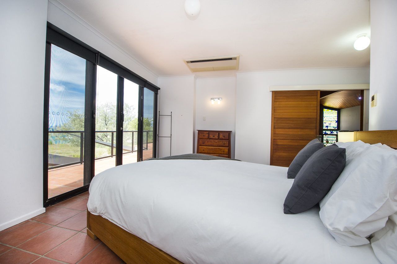 The Beach House At Arthur Bay