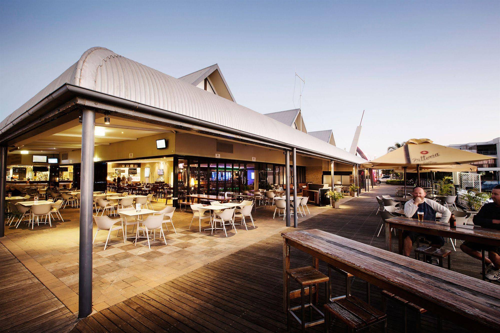Nightcap at Kawana Waters Hotel