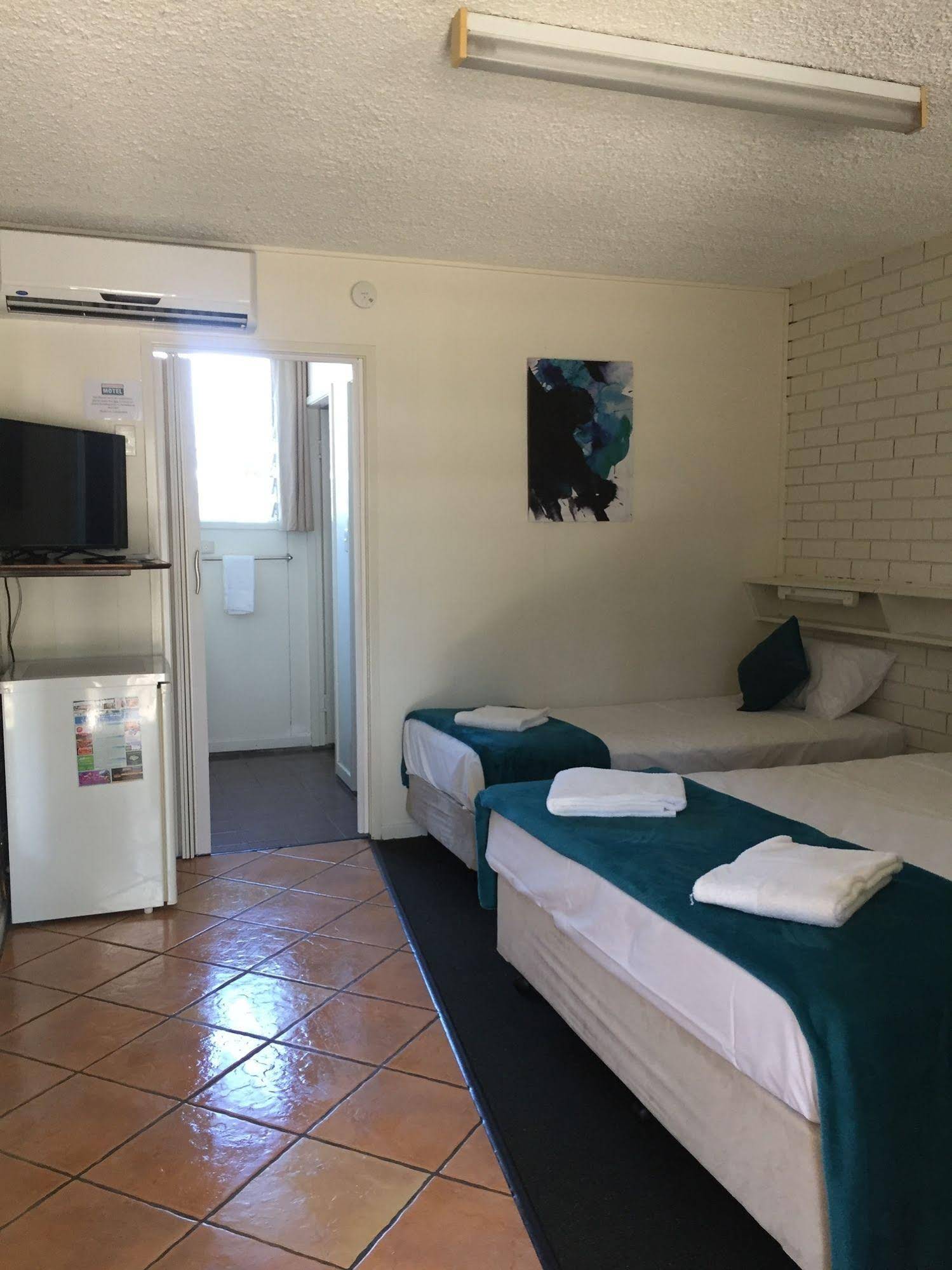 Paradise Motel