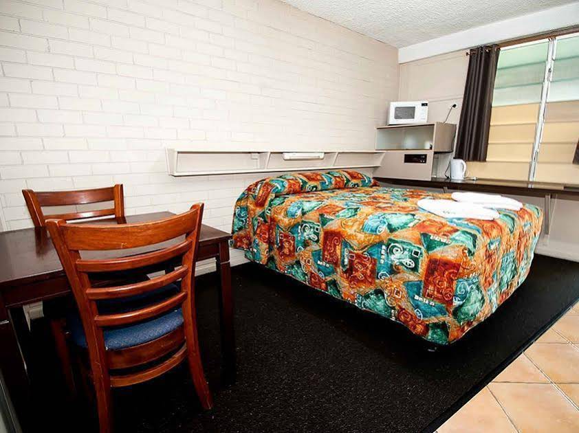 Paradise Motel