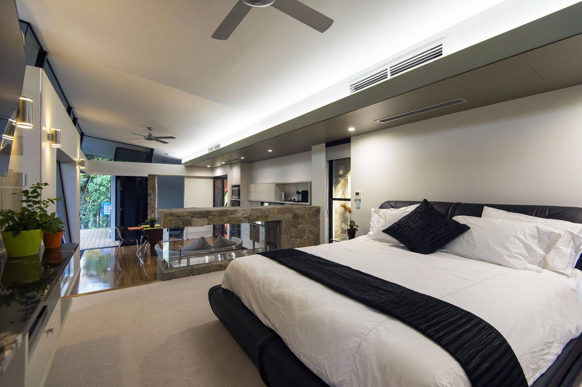 The Feathered Nest - Luxury Wildlife Retreat
