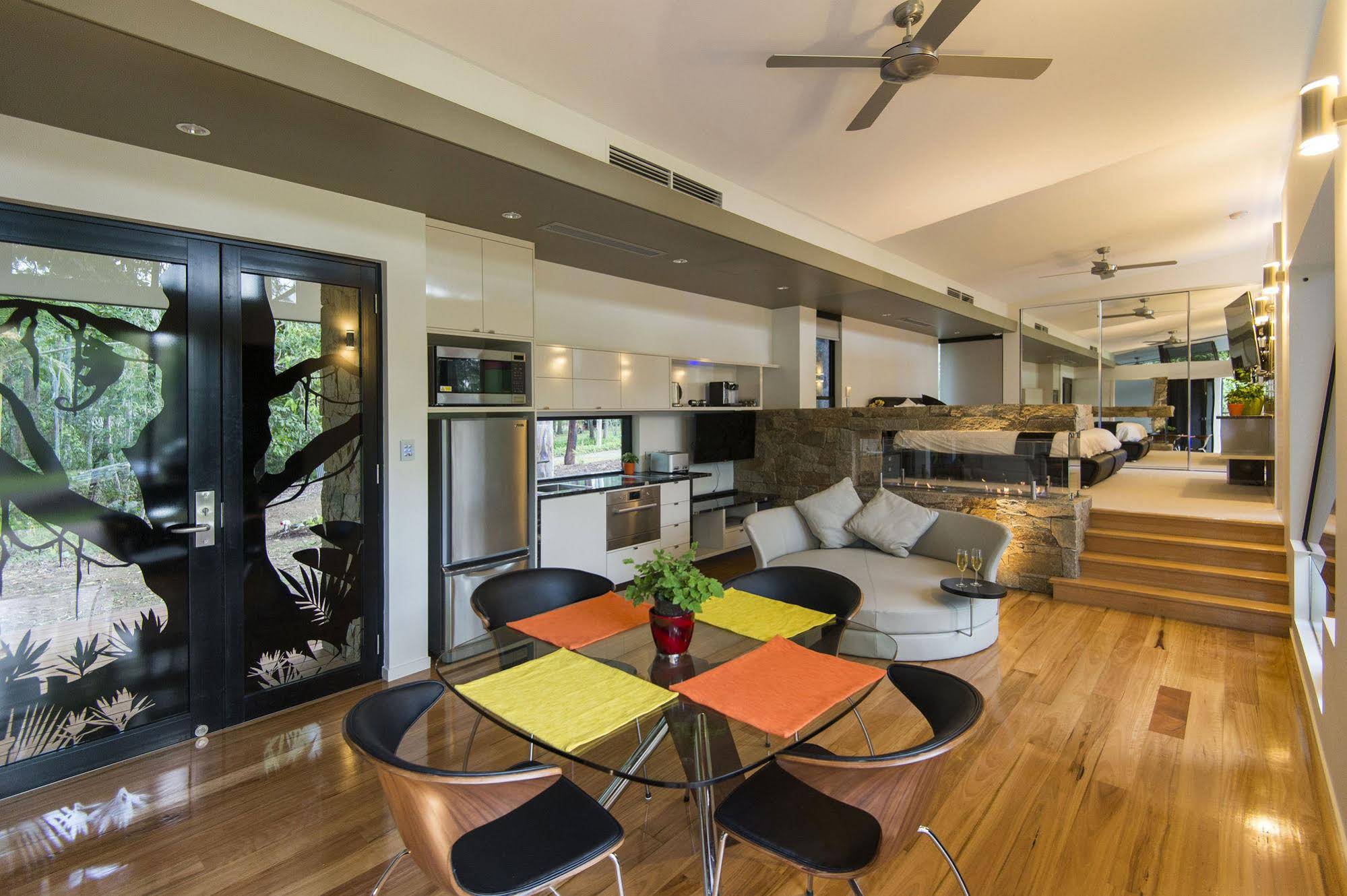 The Feathered Nest - Luxury Wildlife Retreat