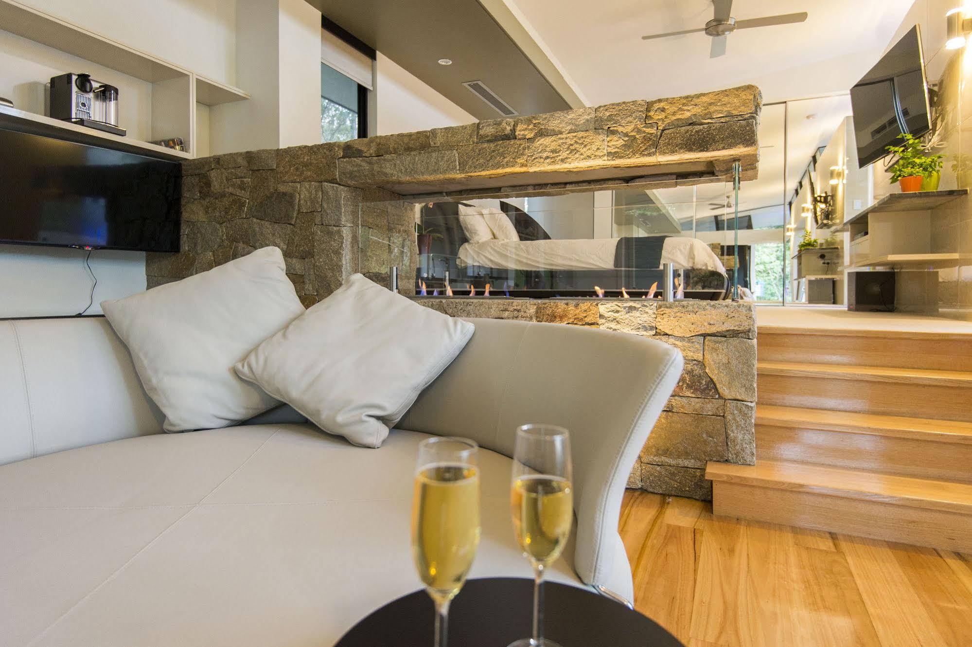 The Feathered Nest - Luxury Wildlife Retreat