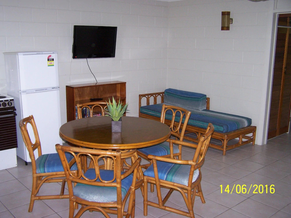 Magnetic Retreat Holiday Units