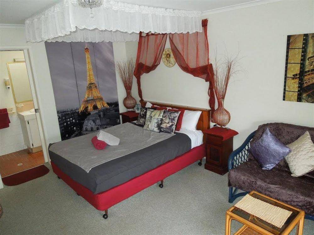 Cotton Tree Beach Motel