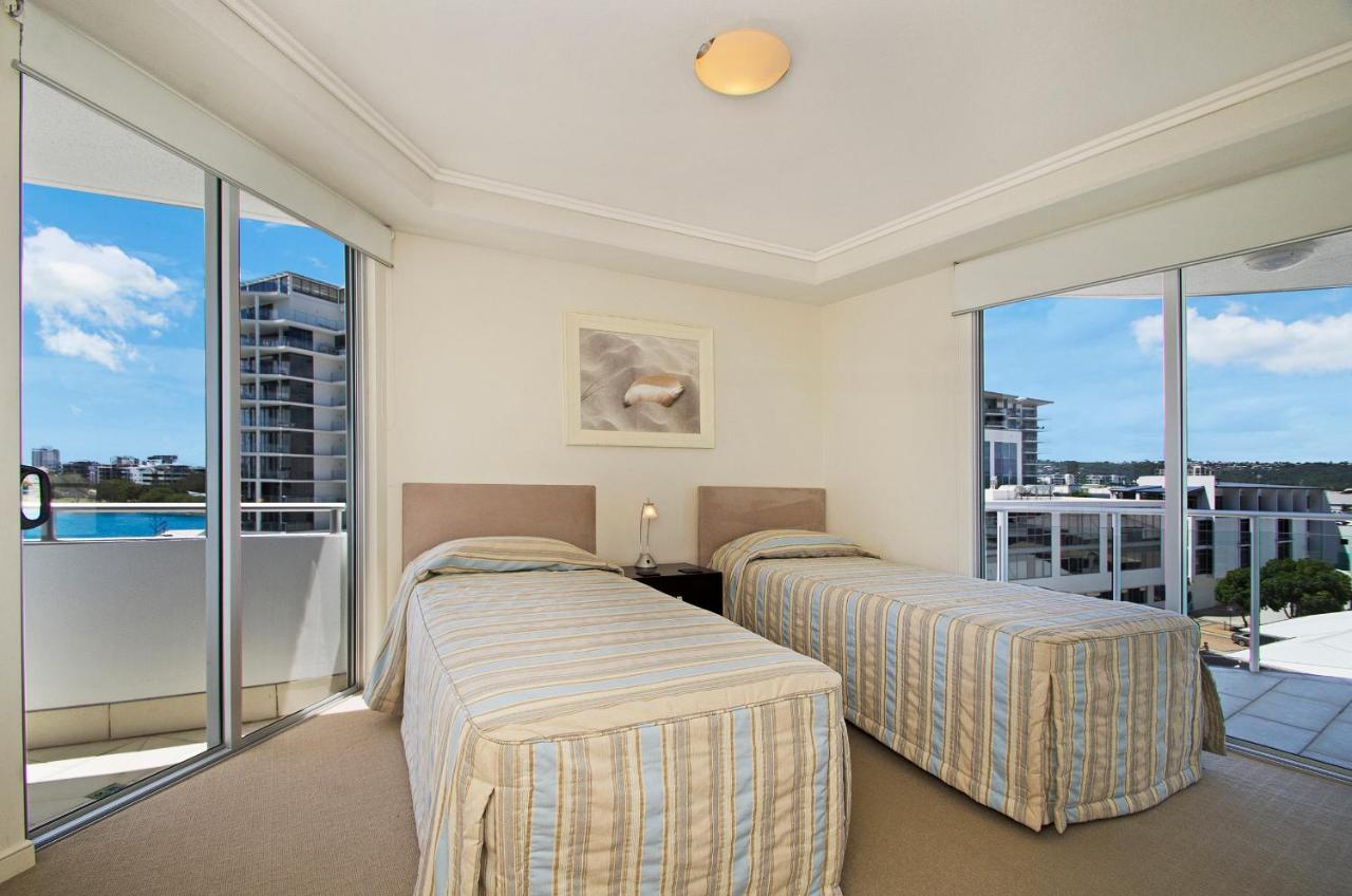 Waves Maroochy River