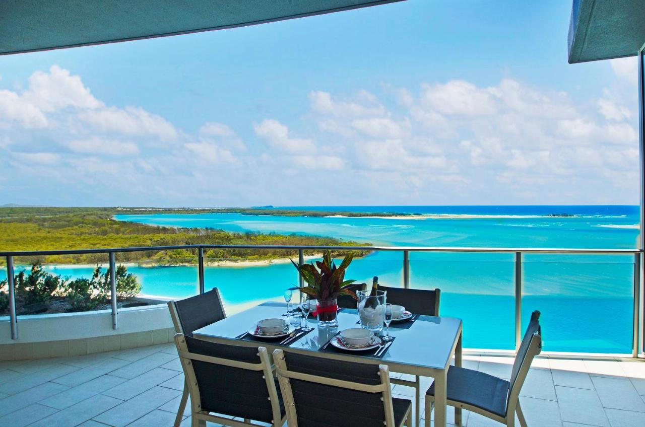 Waves Maroochy River