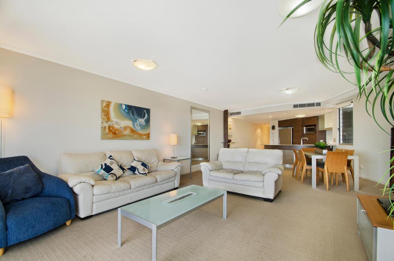 Waves Maroochy River