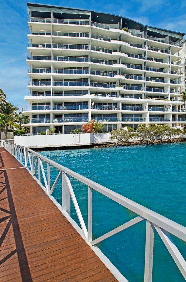 Waves Maroochy River