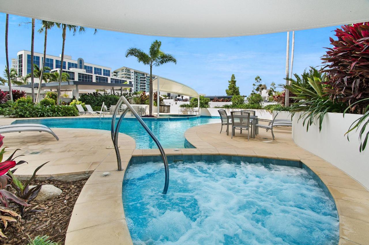 Waves Maroochy River