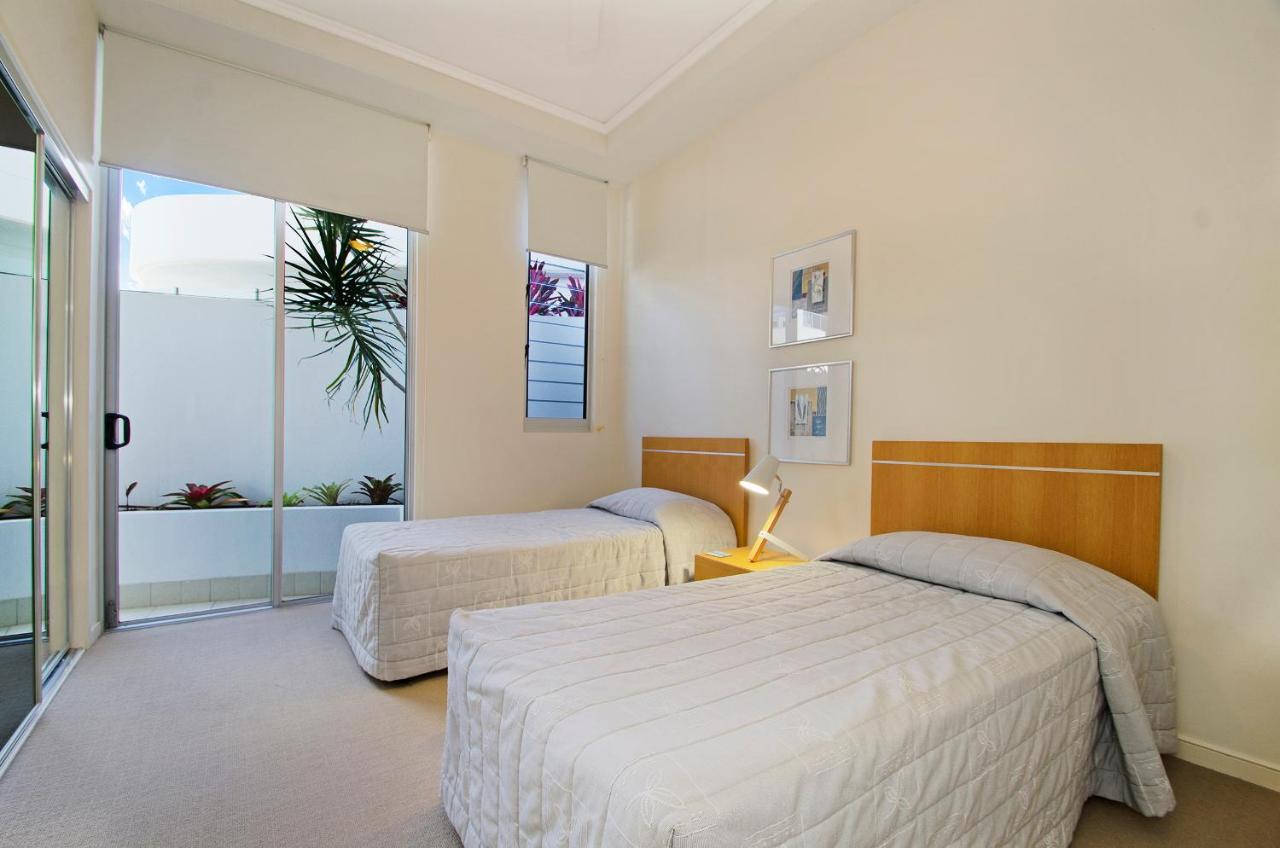 Waves Maroochy River