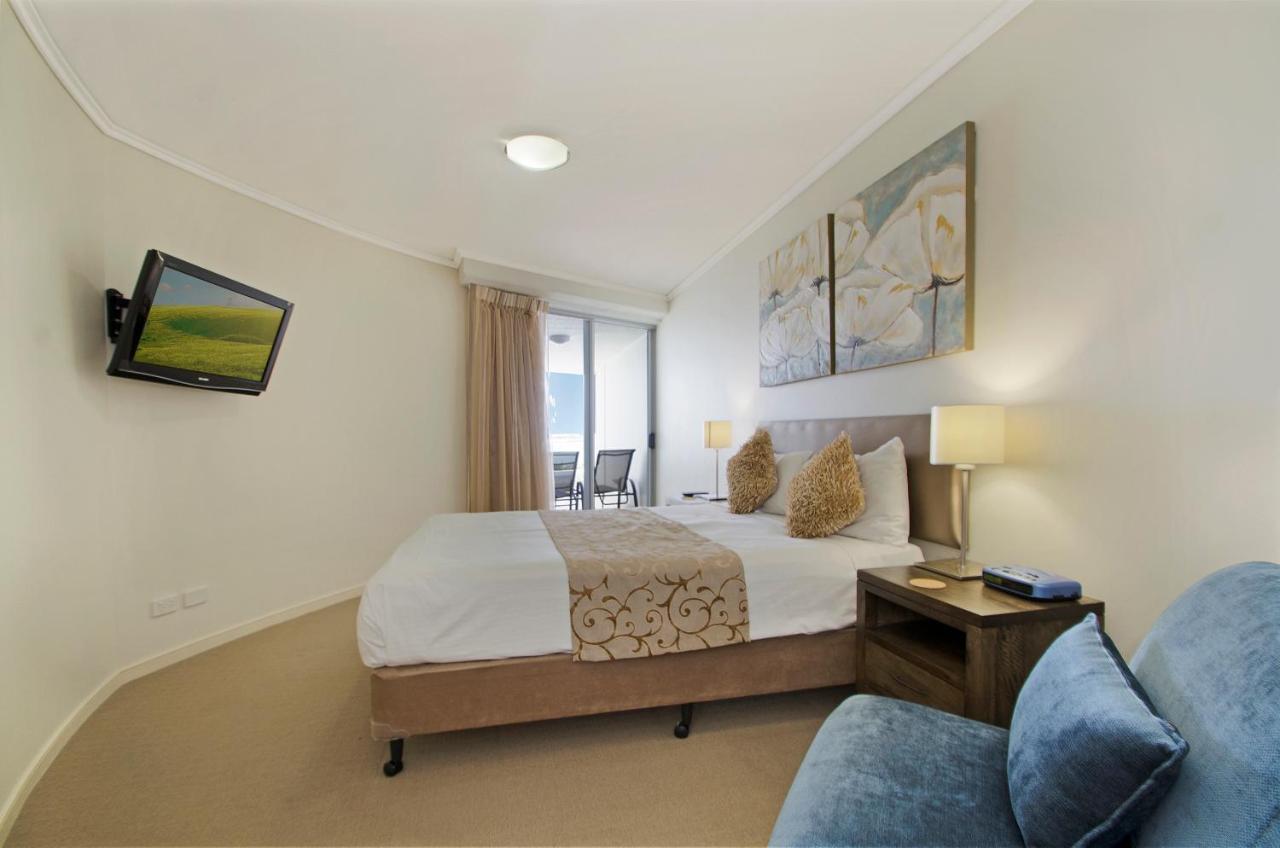 Waves Maroochy River