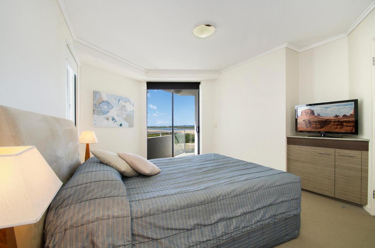 Waves Maroochy River