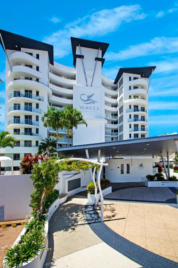 Waves Maroochy River