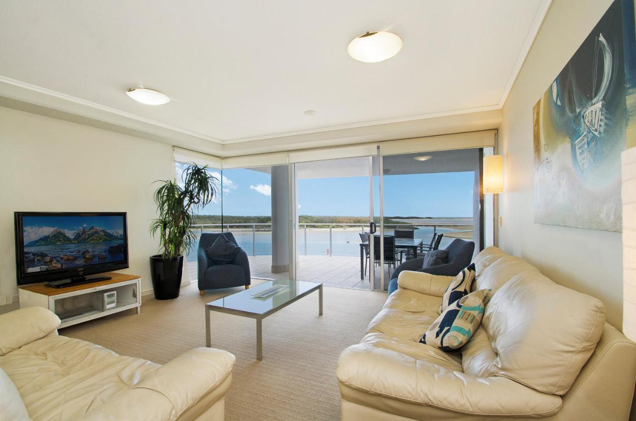 Waves Maroochy River