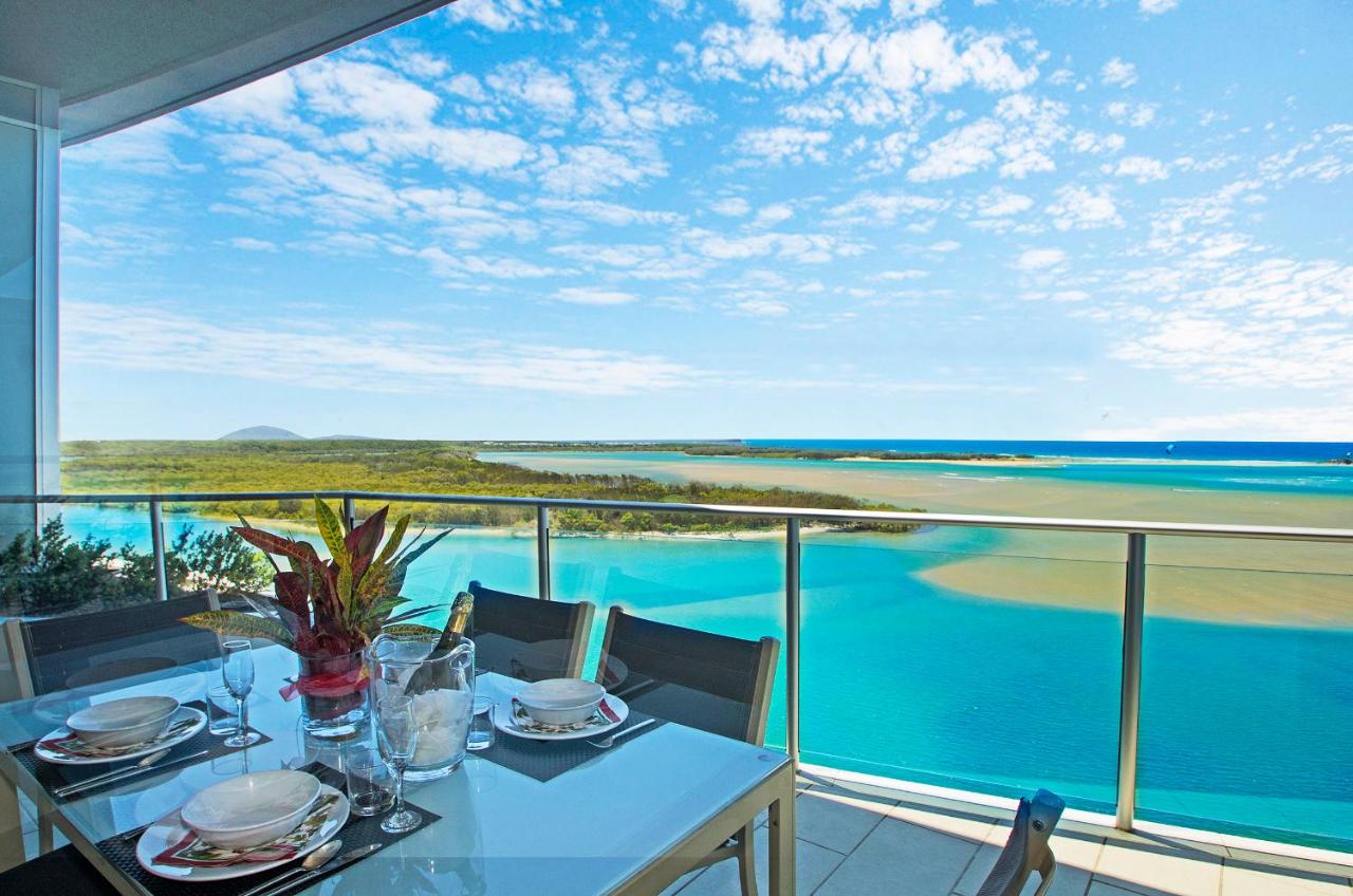 Waves Maroochy River